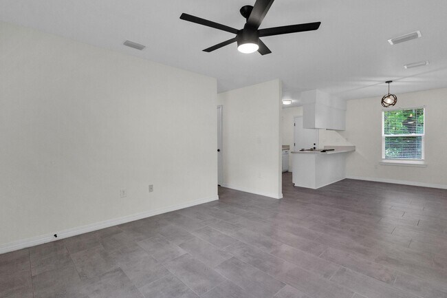 Foto del edificio - 395 W Griffith Ave