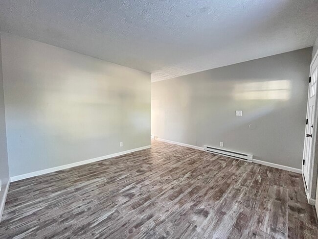 Building Photo - 200 Forest Ln
