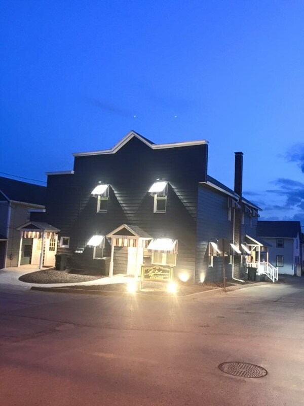 102 Gilfillan St, Franklin, PA 16323 Room for Rent in Franklin, PA