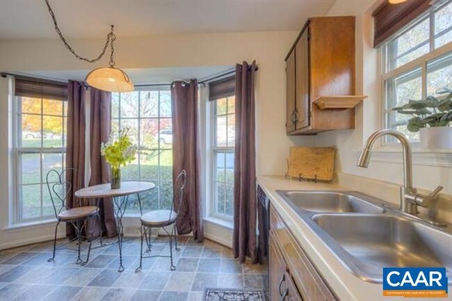 Foto del edificio - 2460 Whitney Ct