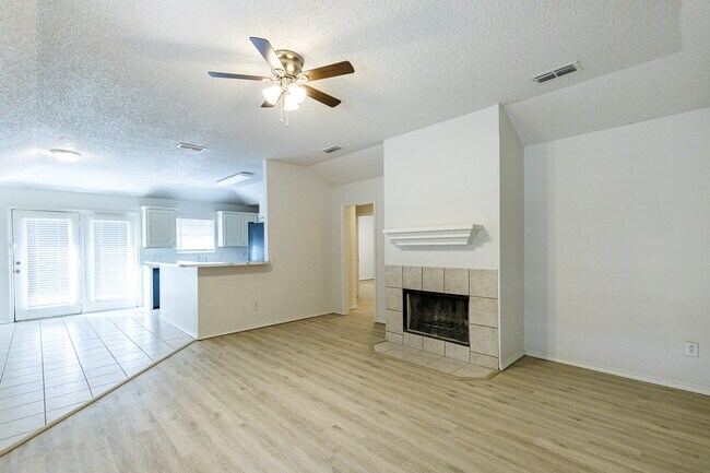 Building Photo - Wonderful Duplex in Southwest Lubbock!