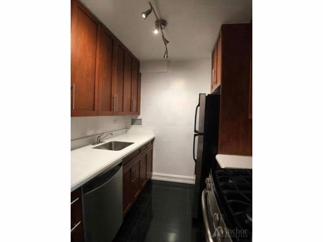Building Photo - 88 8th Ave