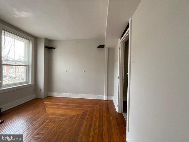 Building Photo - 316 S Walnut St