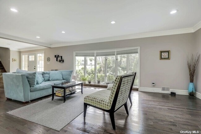 Building Photo - 5a Magnolia Dr