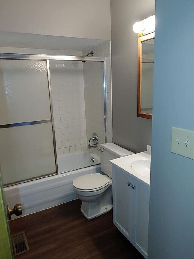 Foto del edificio - Cute 2 bedroom 1 bath ranch with garage.