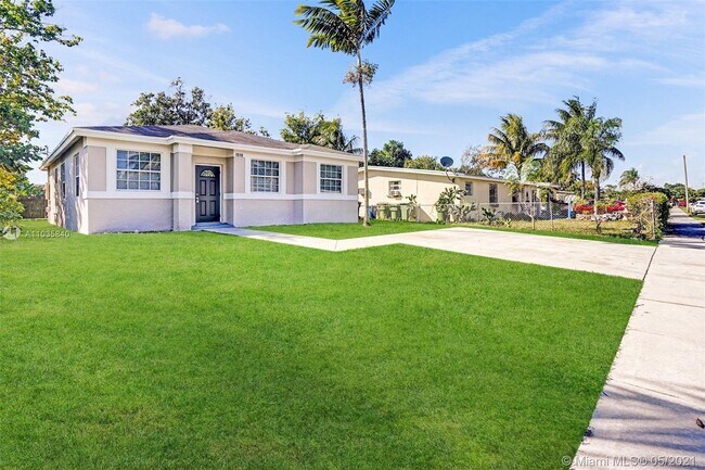 Foto del edificio - 1018 NW 13th Ct