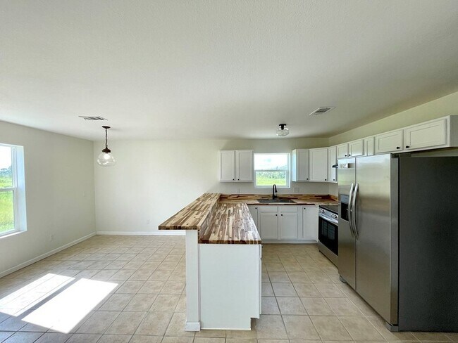 Foto del edificio - 11490 NE 30th St