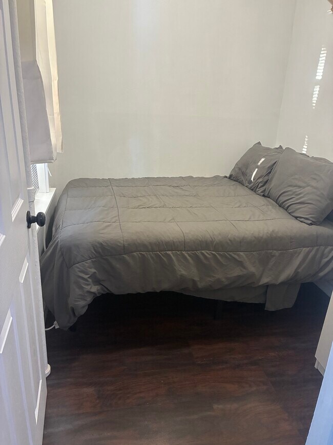 Foto del edificio - 1634 Summerfield St