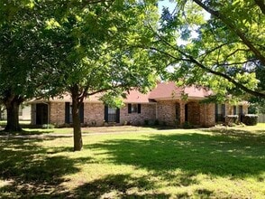 Building Photo - 1225 Lois Ln