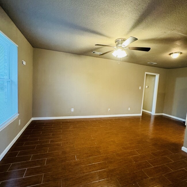 Building Photo - 2541 Maxey Ct