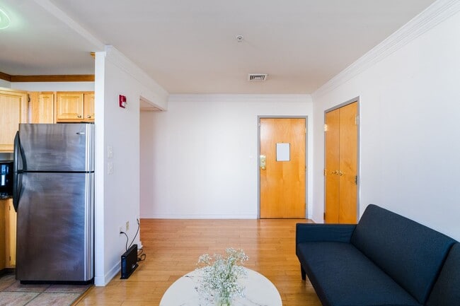Building Photo - One Bed Chestnut View Condo