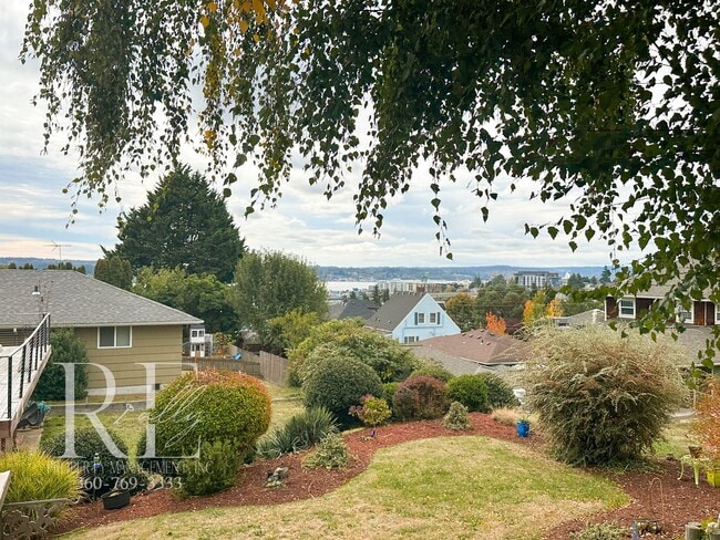 Photo - Enjoy Breathtaking Sunsets in the Heart of... House