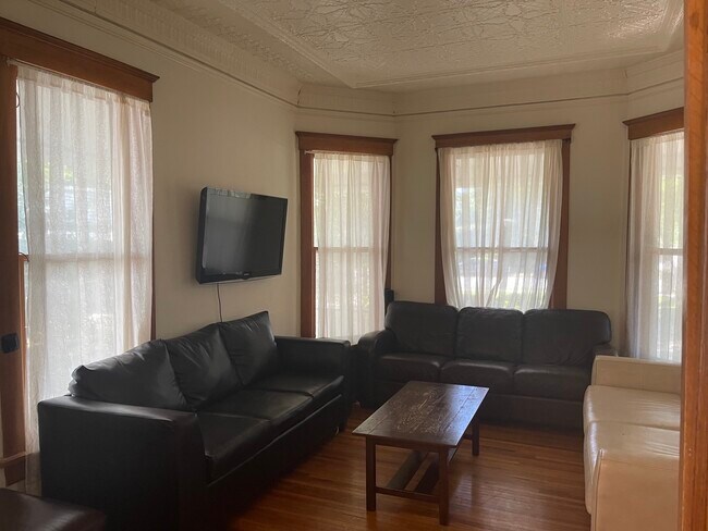 Building Photo - 508 W Elm St