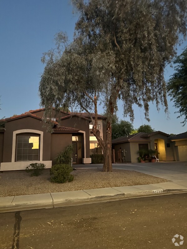 Baskett Farms Apartments for Rent with Hardwood Floors Peoria, AZ 1