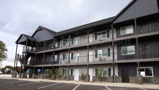 Building Photo - 411 W McPherson Ave