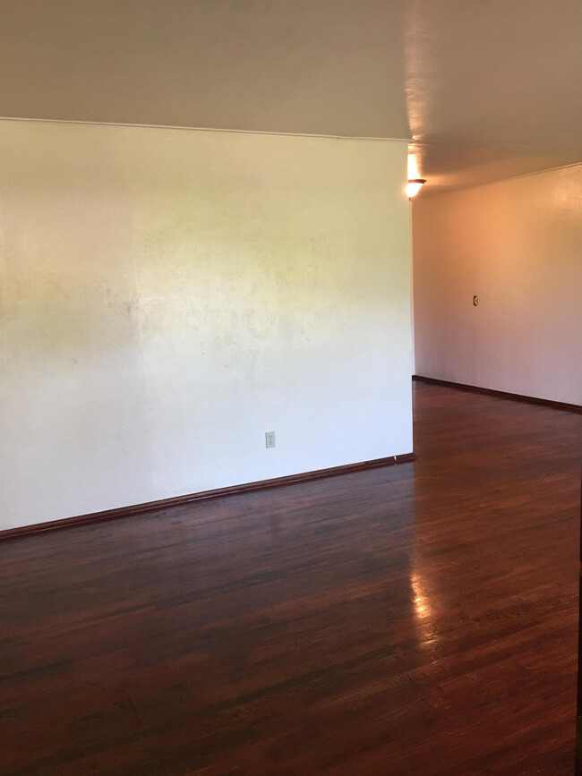 Building Photo - 1100 N Wilshire Blvd