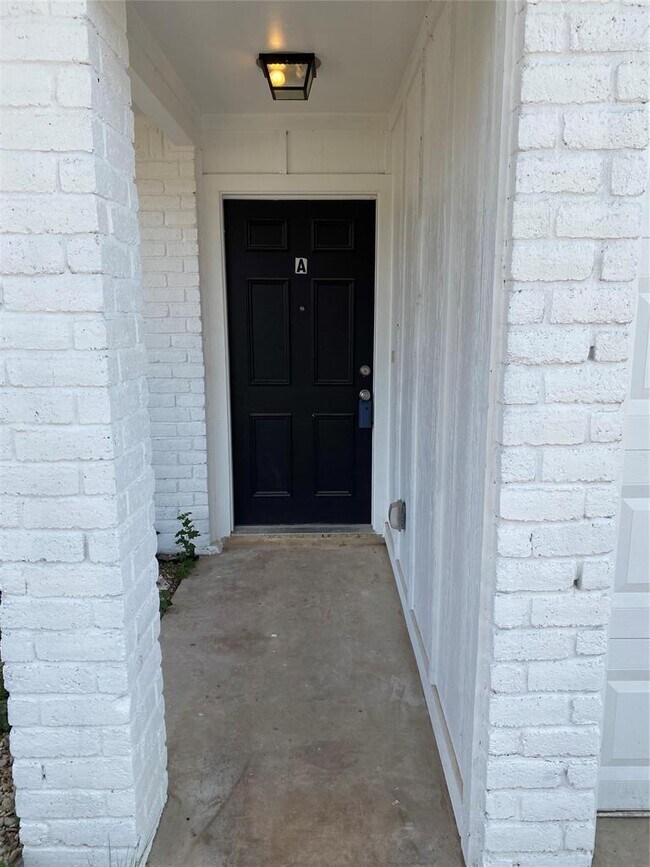 Building Photo - 9511 Aberdeen Way