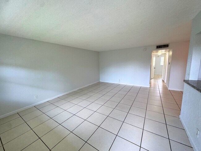 Foto del edificio - 4160 NW 21st St