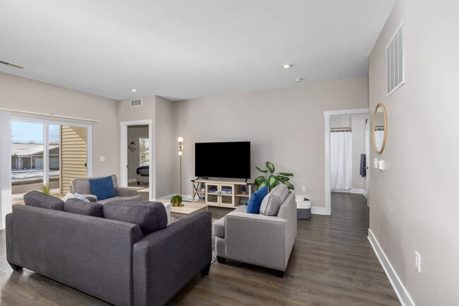 Building Photo - 3938 Pinot Dr