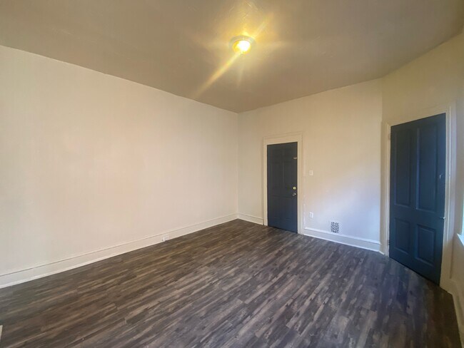 Foto del edificio - 402 E Market St