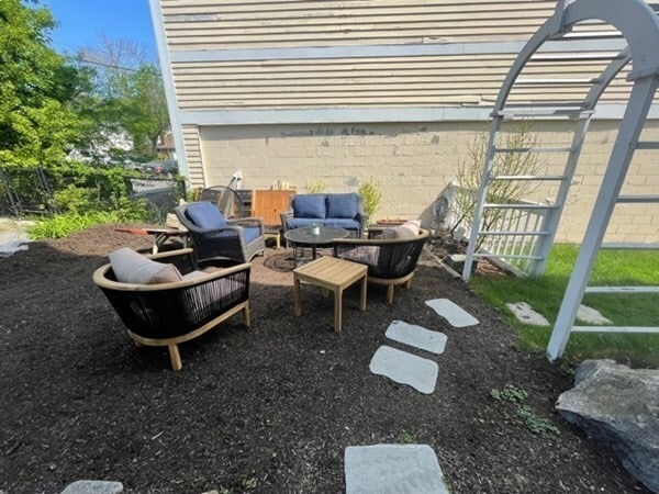 Building Photo - 455 Main St