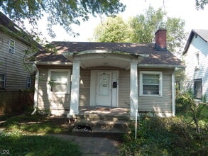 Building Photo - 3018 Graceland Ave