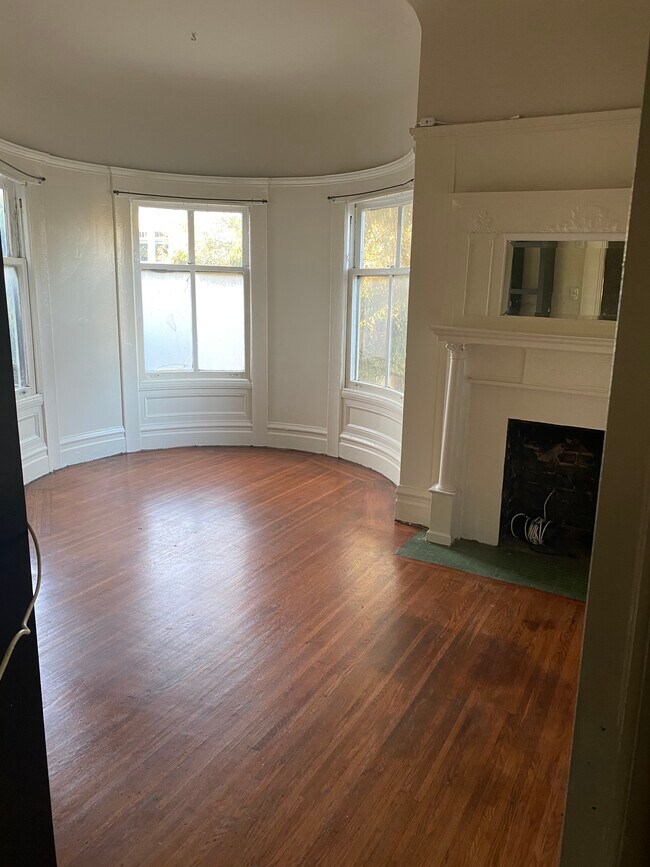 Living Room - 1713 Waller St