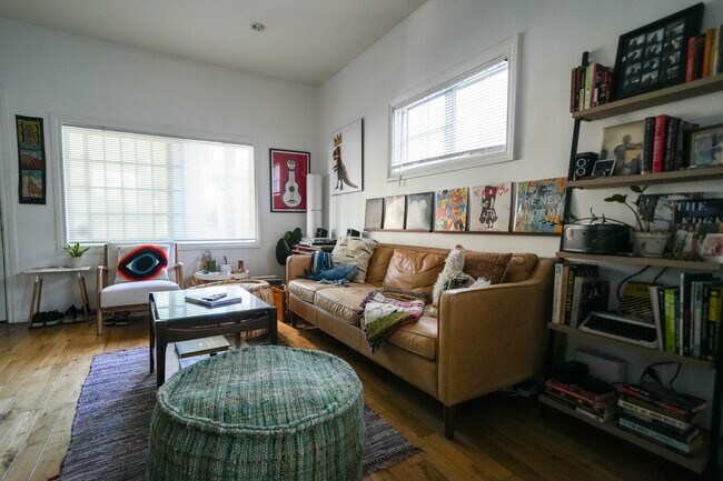 Foto del edificio - 1631 Morton Ave