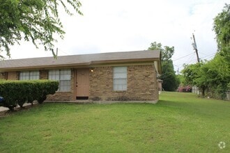 Building Photo - 706 Hackberry St
