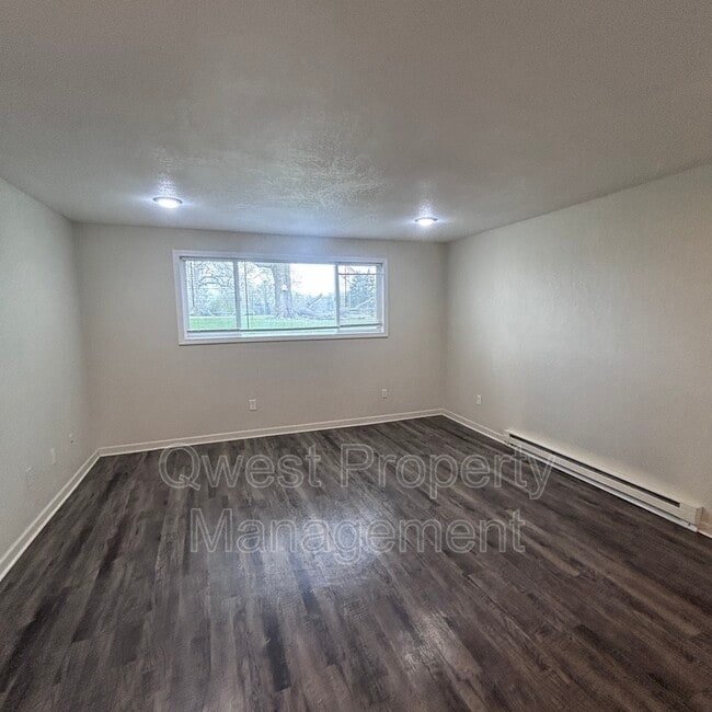Building Photo - 409 E Woodlawn Ave