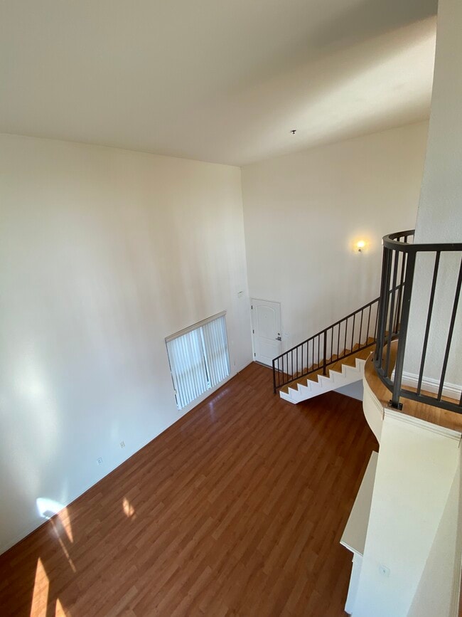 Building Photo - 811 N Hayworth Ave