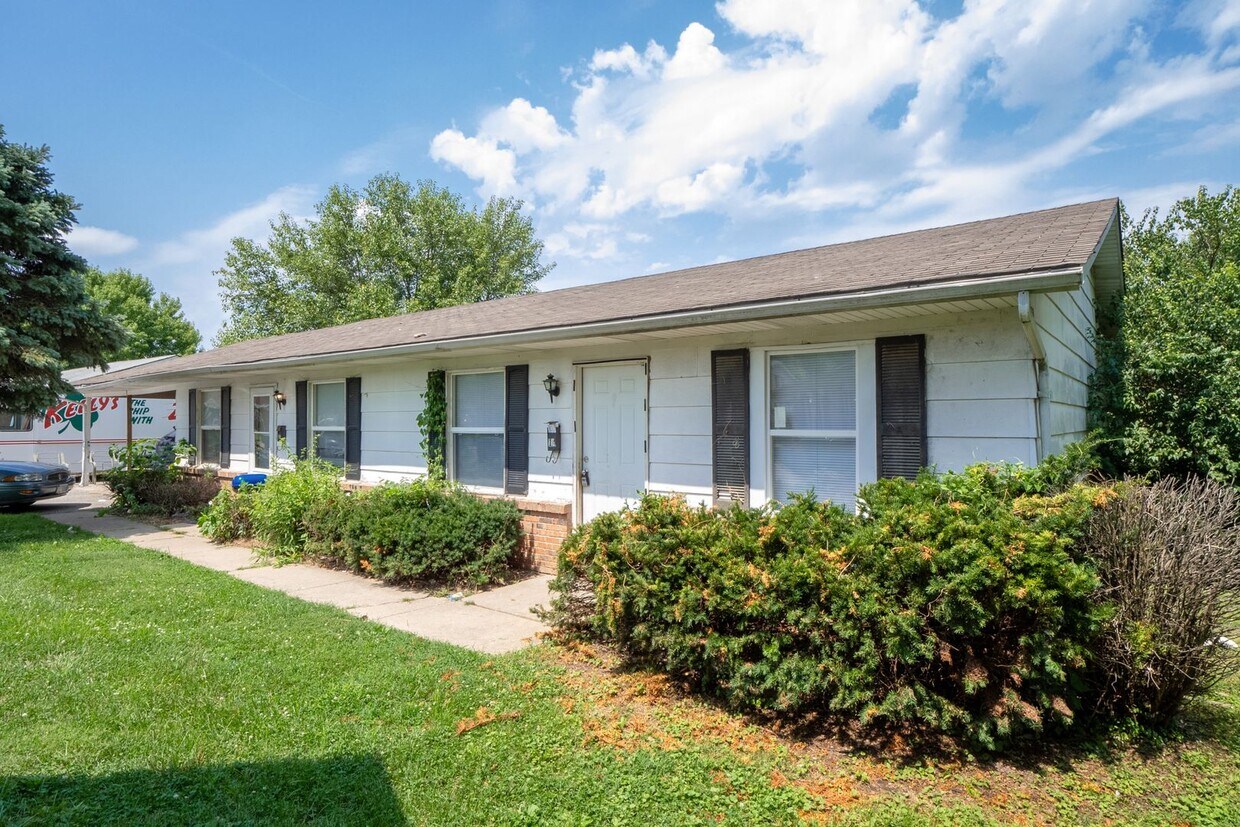 1616 Adeline Ct Unit 16, Belleville, IL 62221 Room for Rent in