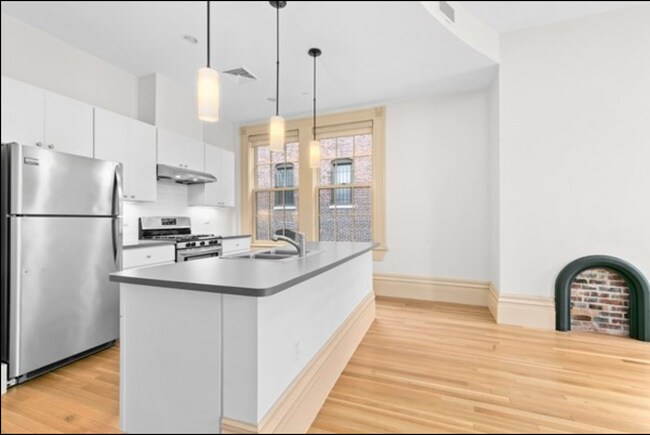Building Photo - 10 Linwood Sq