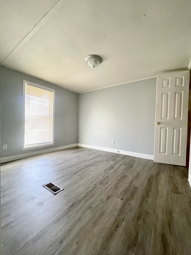 Building Photo - 650 Rices Creek Rd