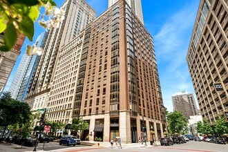 Building Photo - 40 E Delaware Pl