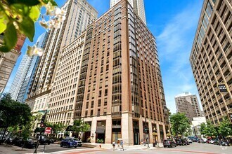 Building Photo - 40 E Delaware Pl
