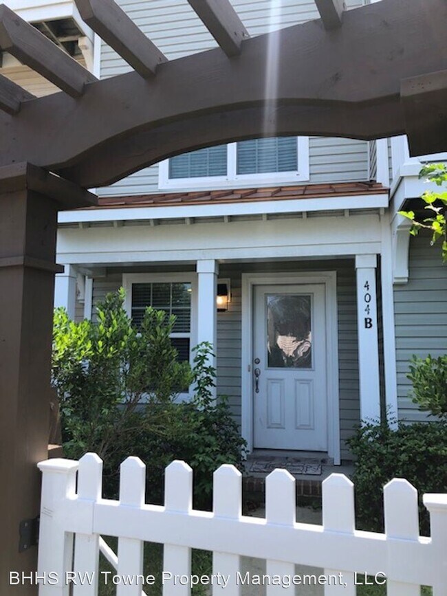 Building Photo - 3 br, 2.5 bath House - 404 Norfolk Ave #B