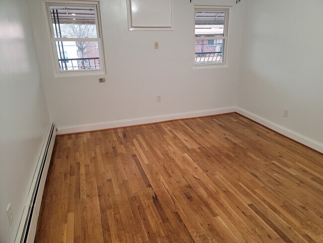 Foto del edificio - 449 Rutland Rd