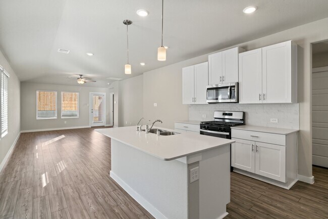 Building Photo - 2014 Darlington Oak Dr