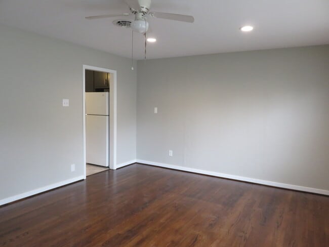 Building Photo - 213 N Juniper Ave