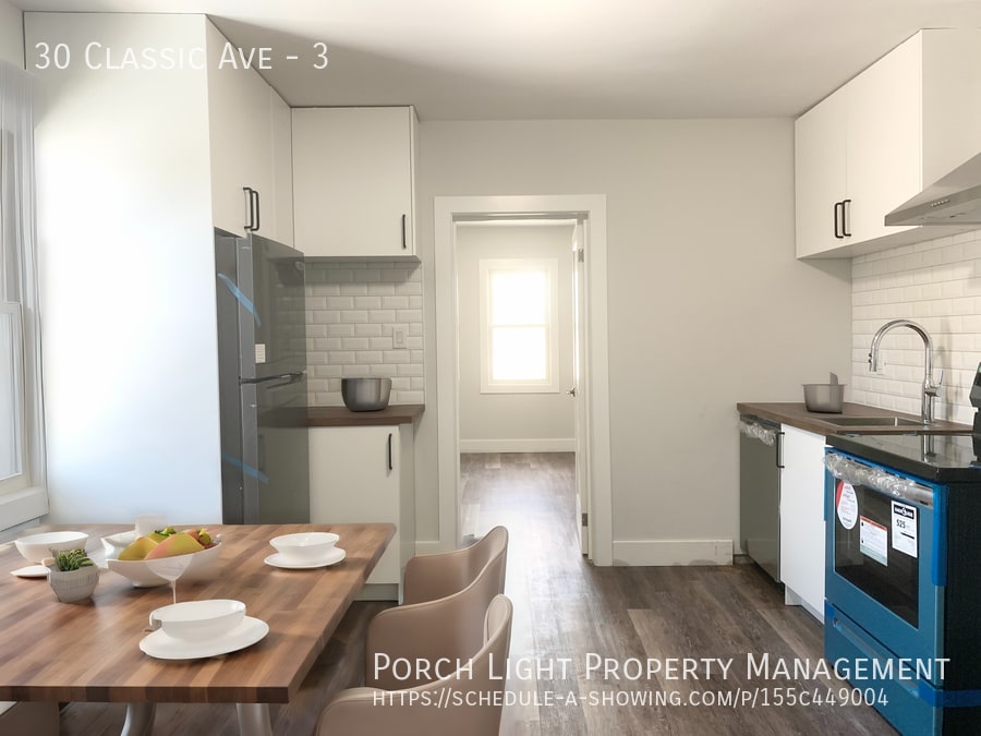 Building Photo - Modern and Spacious 1 Bedroom