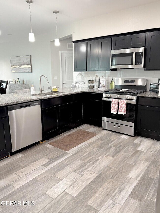 Foto del edificio - 13836 Vicki Brewer Ave