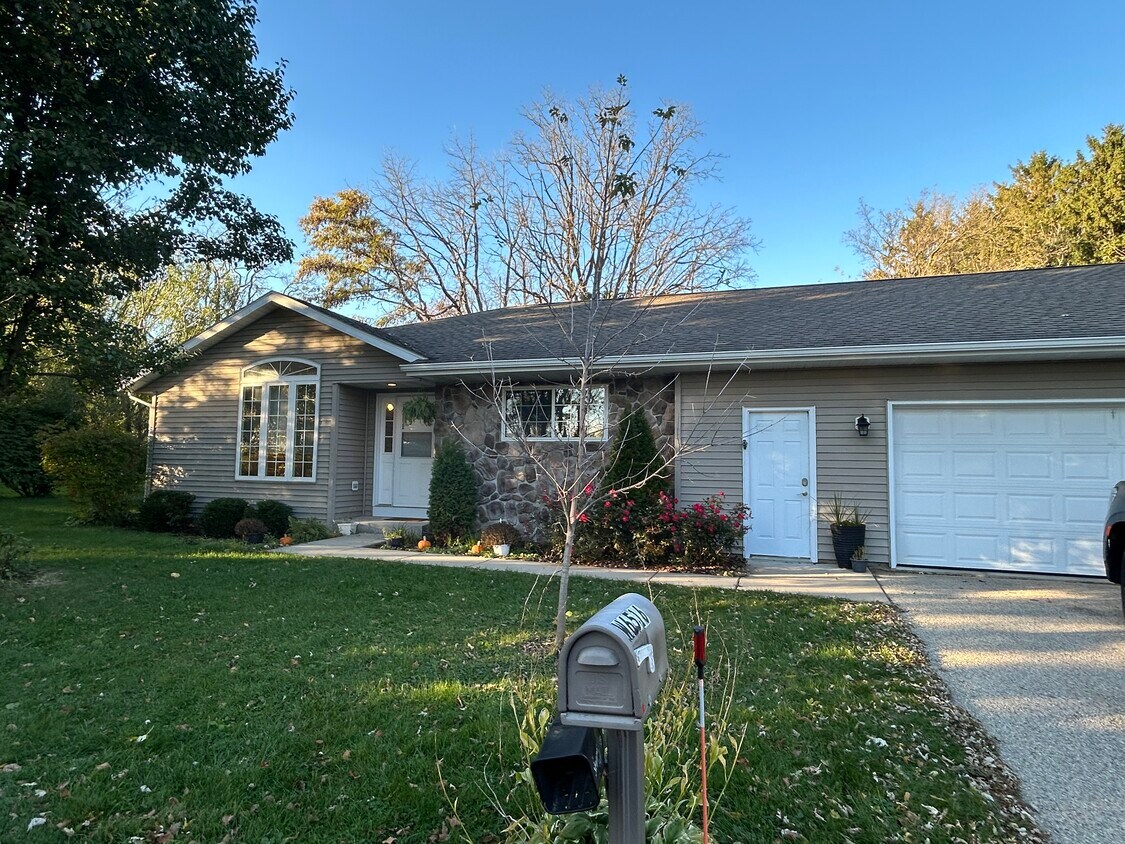 Foto principal - 6516 Shore Ln