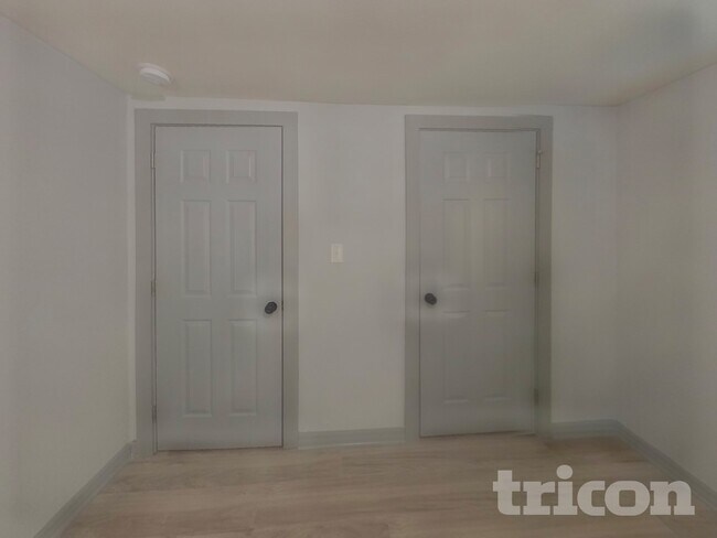 Building Photo - 11 Swan Dr