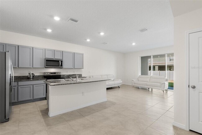 Building Photo - WESLEY CHAPEL TOWNHOME FOR RENT!