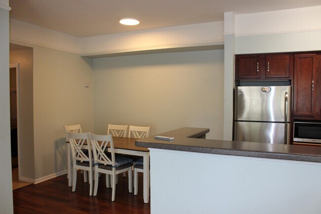 Building Photo - 2801 Chancellorsville Dr