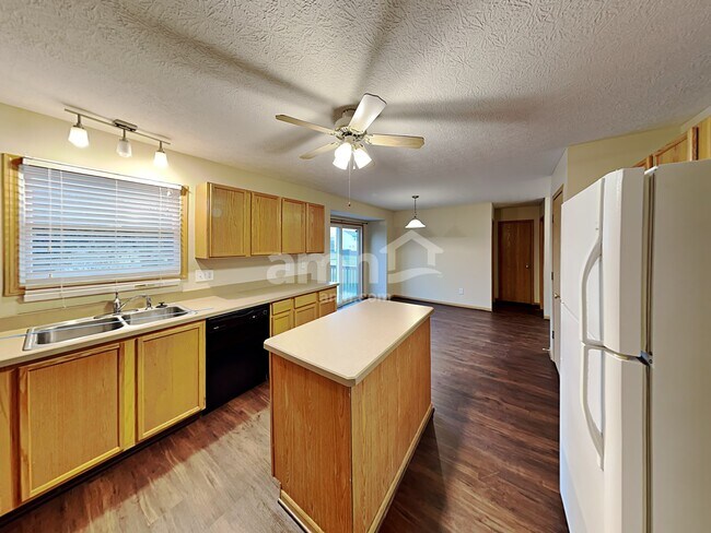 Foto del edificio - 1501 Scenic Valley Pl