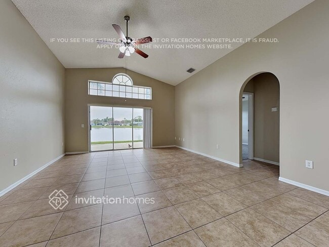 Building Photo - 7900 Hamlet Dr