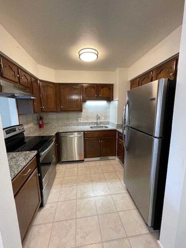 Foto del edificio - Bright and Open Lafayette Townhouse Close ...