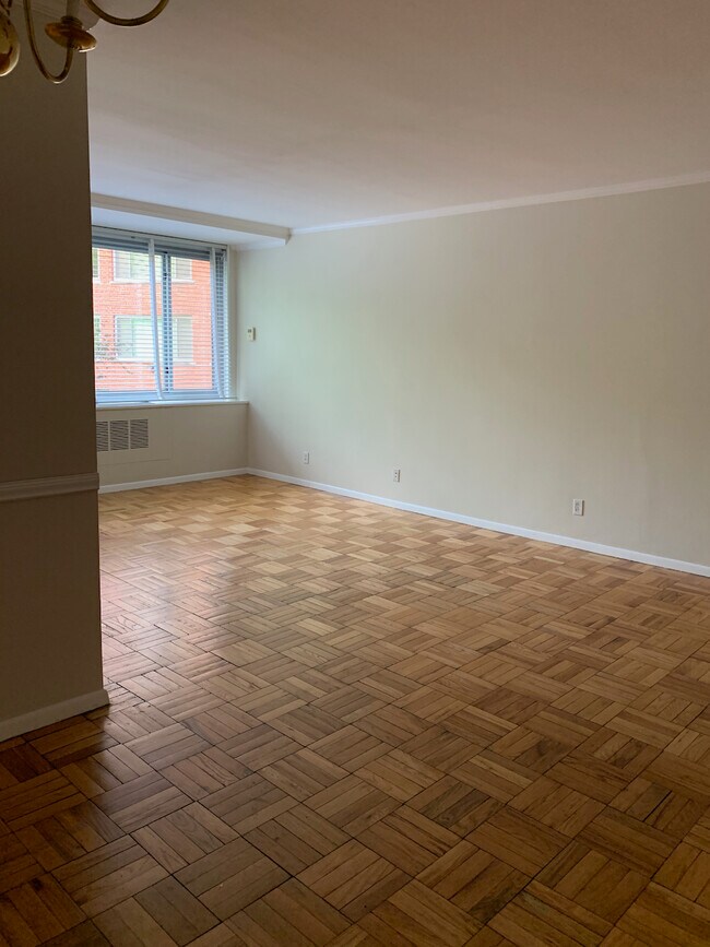 Living room - 4200 Cathedral Ave NW Apartments